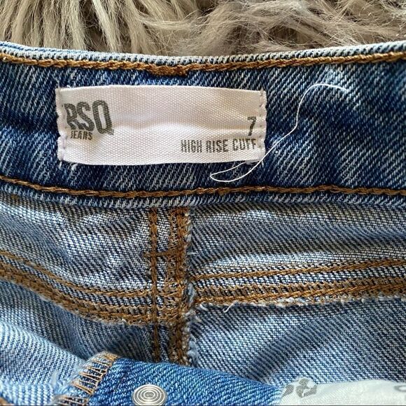 Tilly’s RSQ denim high rise cuff shorts, 7 - Picture 4 of 5